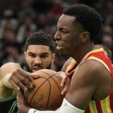 Onyeka Okongwu (à droite) a brillé samedi face à Boston KEYSTONE/AP/Robert F. Bukaty